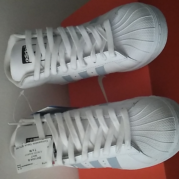 ADDIDAS PRO MODEL Blue &White 7Y men =8.5 Women - Picture 4 of 8